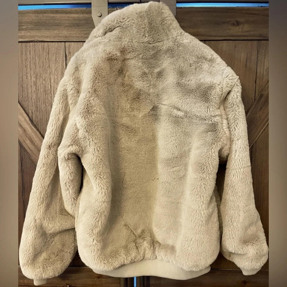 ZARA Jacket Men Popular CROPPED FLEECE JACKET zip up into this Soft and warm❤️ - Picture 3 of 8